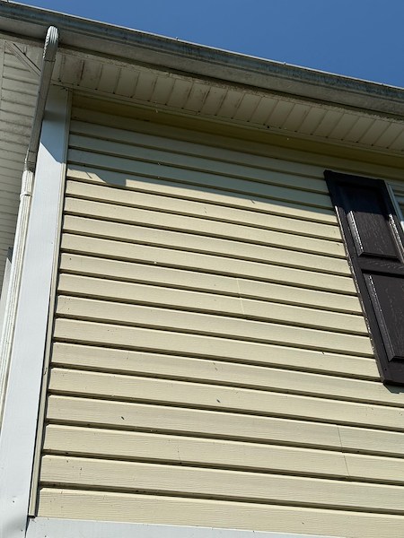 The Ultimate Guide to Safe Soft Washing for Different Siding Materials Thumbnail